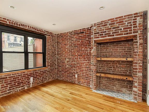 3rd image of 454A Jefferson Ave #1
