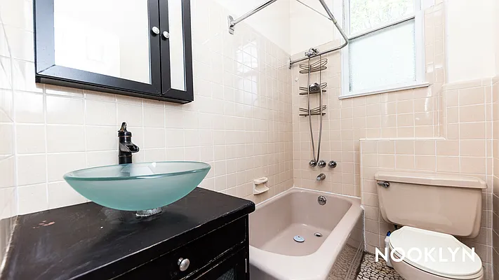 Rented by Nooklyn NYC LLC | media 9