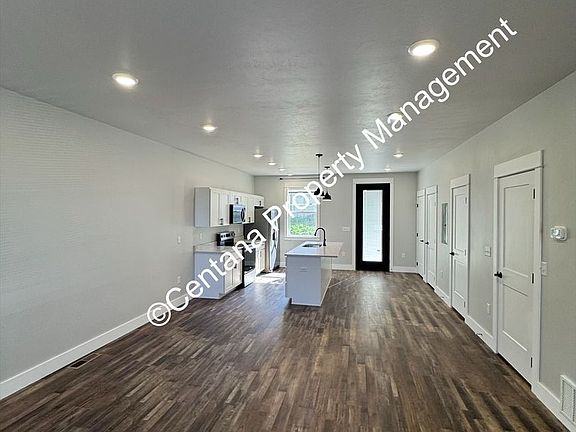 2nd image of 112 S Clark St #2
