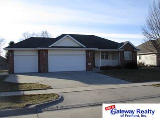 1545 Woods Dr, Fremont, NE 68025