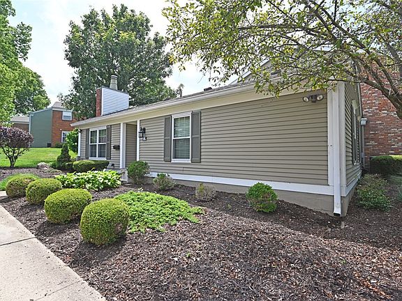 2nd image of 15 Applewood Dr