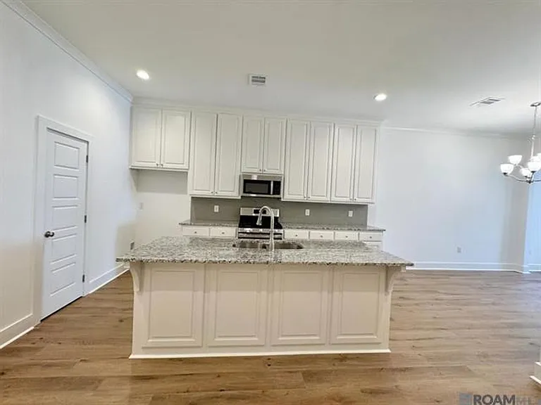 9664 Creekview Dr — Photo 4