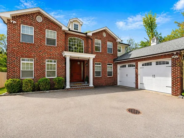 42 Skunks Misery Road, Locust Valley, NY 11560