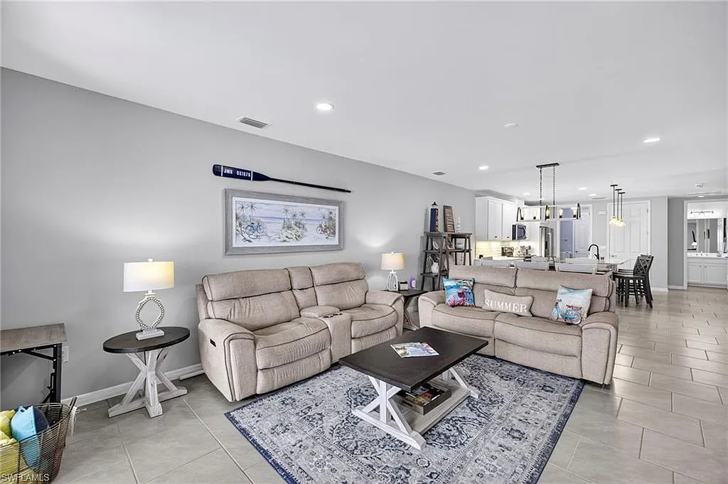 Building Photo - 14582 Edgewater Cir