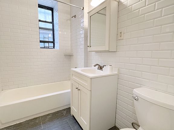3rd image of 449 W 125th St APT 2A