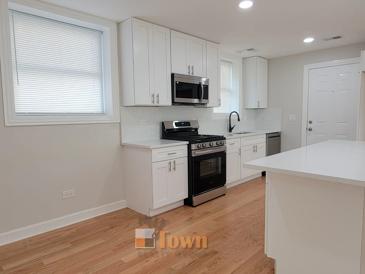 2836 W Arthur Ave — Photo 3