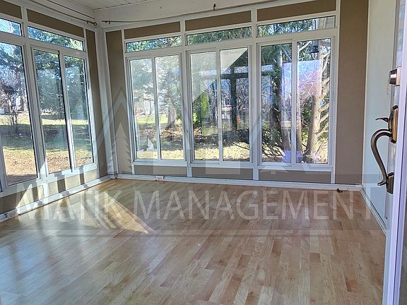 4th image of 5605 Nancy Ln NW