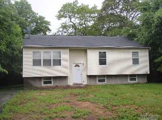 112 W Yaphank Rd, Coram, NY 11727