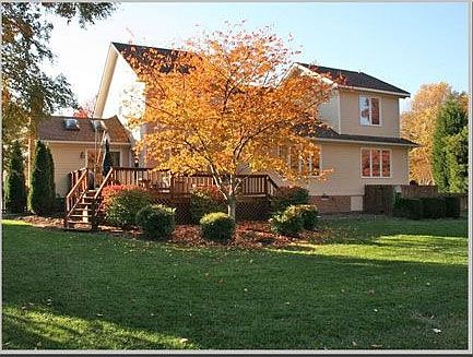 Spacious large fenced yard