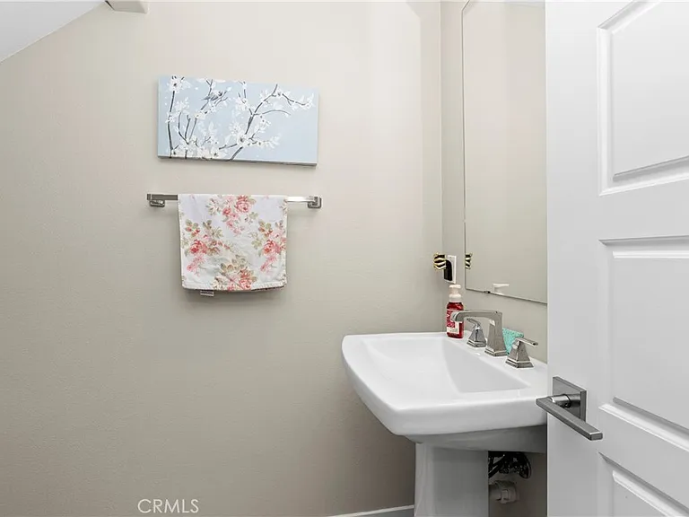 291 Carmine — Photo 6