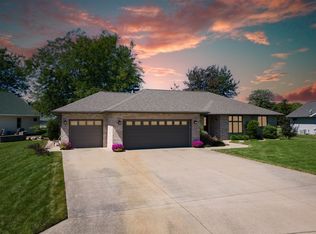1387 S Turtle Dr, Pontiac, IL 61764