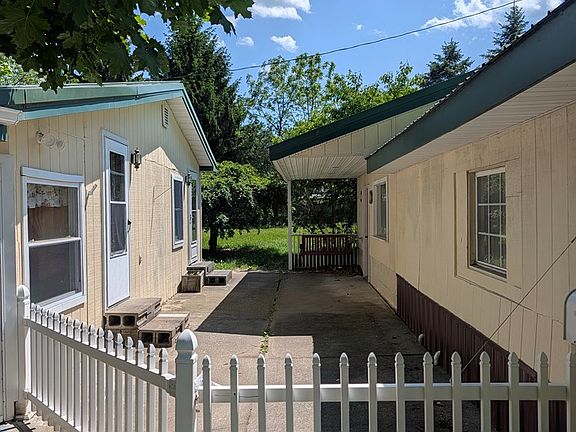 3rd image of 202 Westbrook St