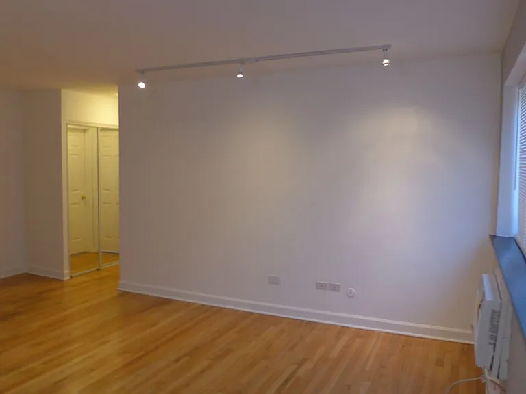 Foster Beach Apartments — Photo 18