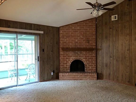 5th image of 1005 Barcelona St