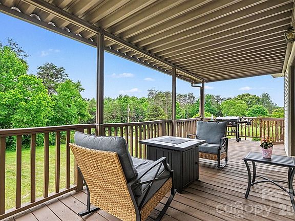 4th image of 2960 Lavina Ln