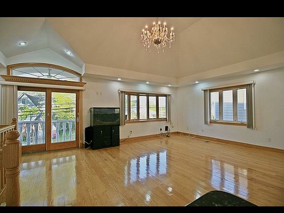 5th image of 47-52 189th St #2
