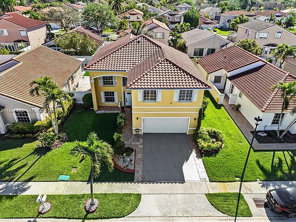 4th image of 1041 NW 189th Ave