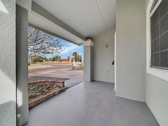 4th image of 10388 Valle Del Mar Dr