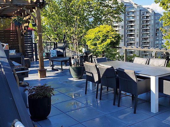 5th image of 22 E Royal Ave #423