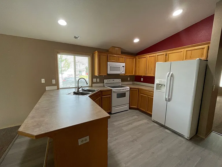 1900 Leanne Ave — Photo 11