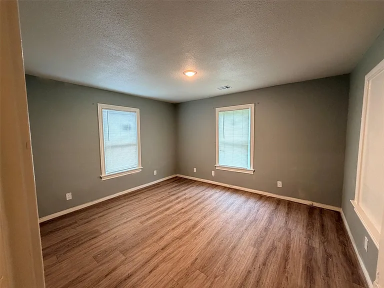 505 Sikes St — Photo 8