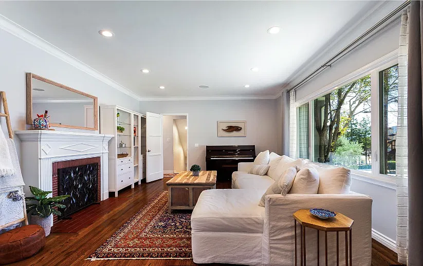 3 bed, 2500 sqft, $9,000 — Photo 4