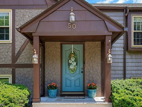 4th image of 50 Crestwood Rd