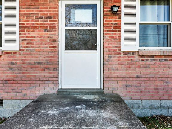 5th image of 734 Lafayette Rd