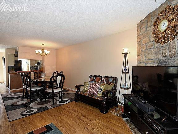 5th image of 4054 Charleston Dr