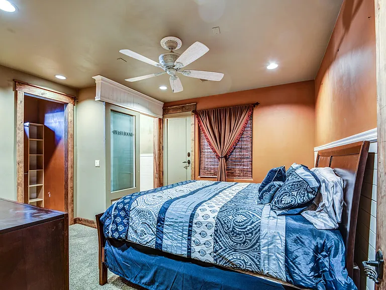 1341 E Ivyglen St — Photo 42