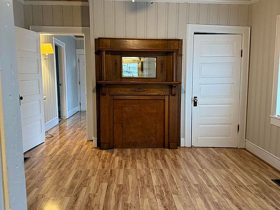 3rd image of 2312 Foster Ave