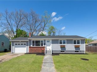 30 Ledge Dr, West Warwick, RI 02893