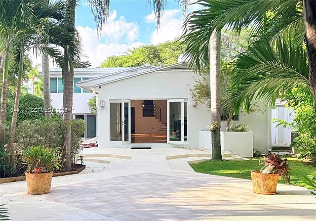 2301 S Miami Ave — Photo 67