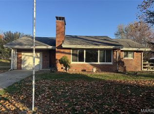 140 Willow Creek Rd, Belleville, IL 62223