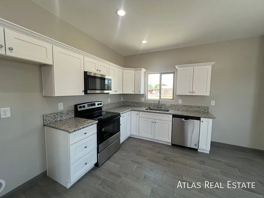 New Duplex - 3 bedroom 2 bathroom — Photo 2