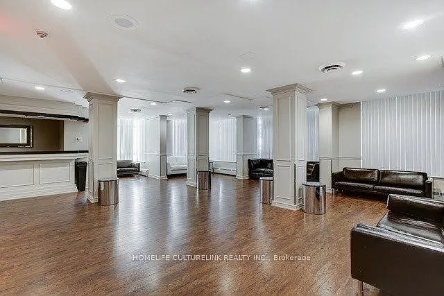 7 Bishop Ave E #1909 — Photo 16