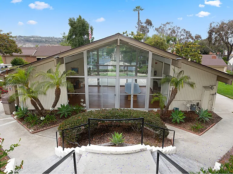 3661 Harvard Dr — Photo 22