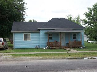 206 W 3rd St, Morrisonville, IL 62546