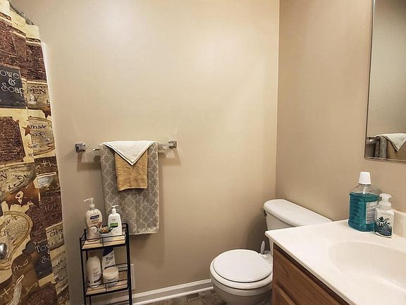 5th image of 118 Strada Dr W