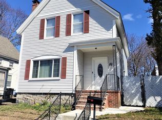 77 Arnold St, Methuen, MA 01844