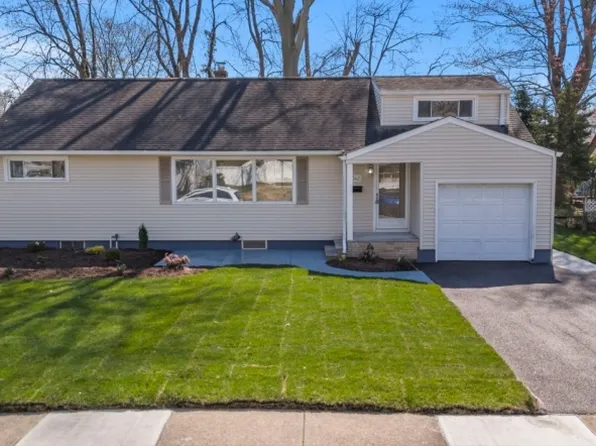 342 Lacey Dr, New Milford Boro, NJ 07646