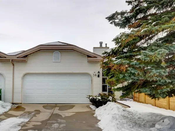 38 Millbank Hl SW, Calgary, AB T2Y 2Y9