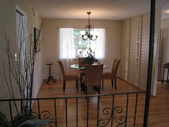 3rd image of 837 Piper Ave
