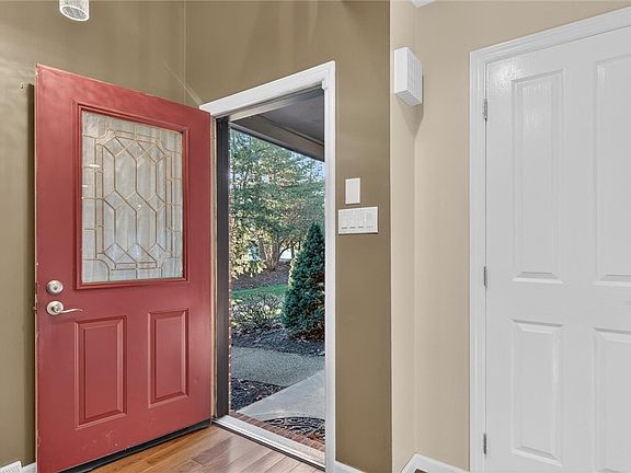 4th image of 1585 Stone Mansion Dr