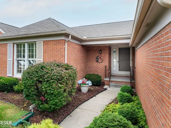 18809 Woods Dr W #58, Clinton Township, MI 48036