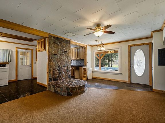 4th image of 210 W 3rd Ave