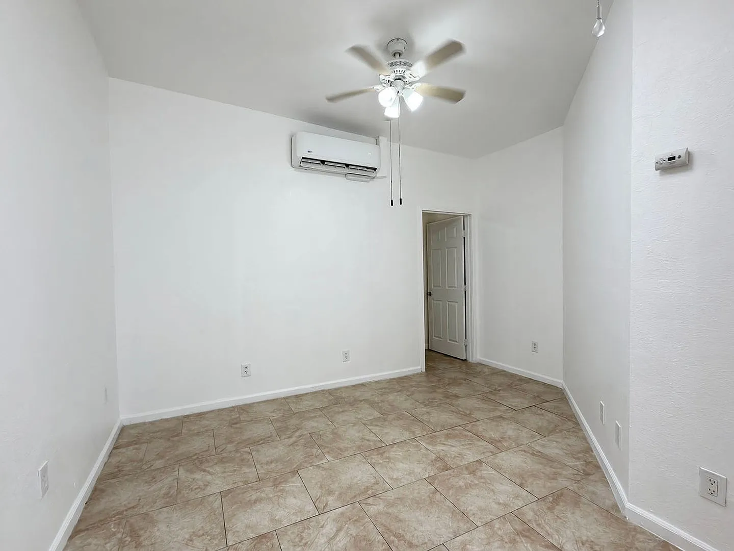 CA2657 — Photo 4