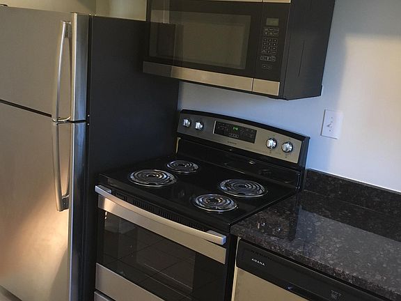 2nd image of 1825 Gardenia Ave APT 3
