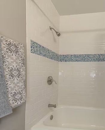 2nd image of 201 3rd St APT 5