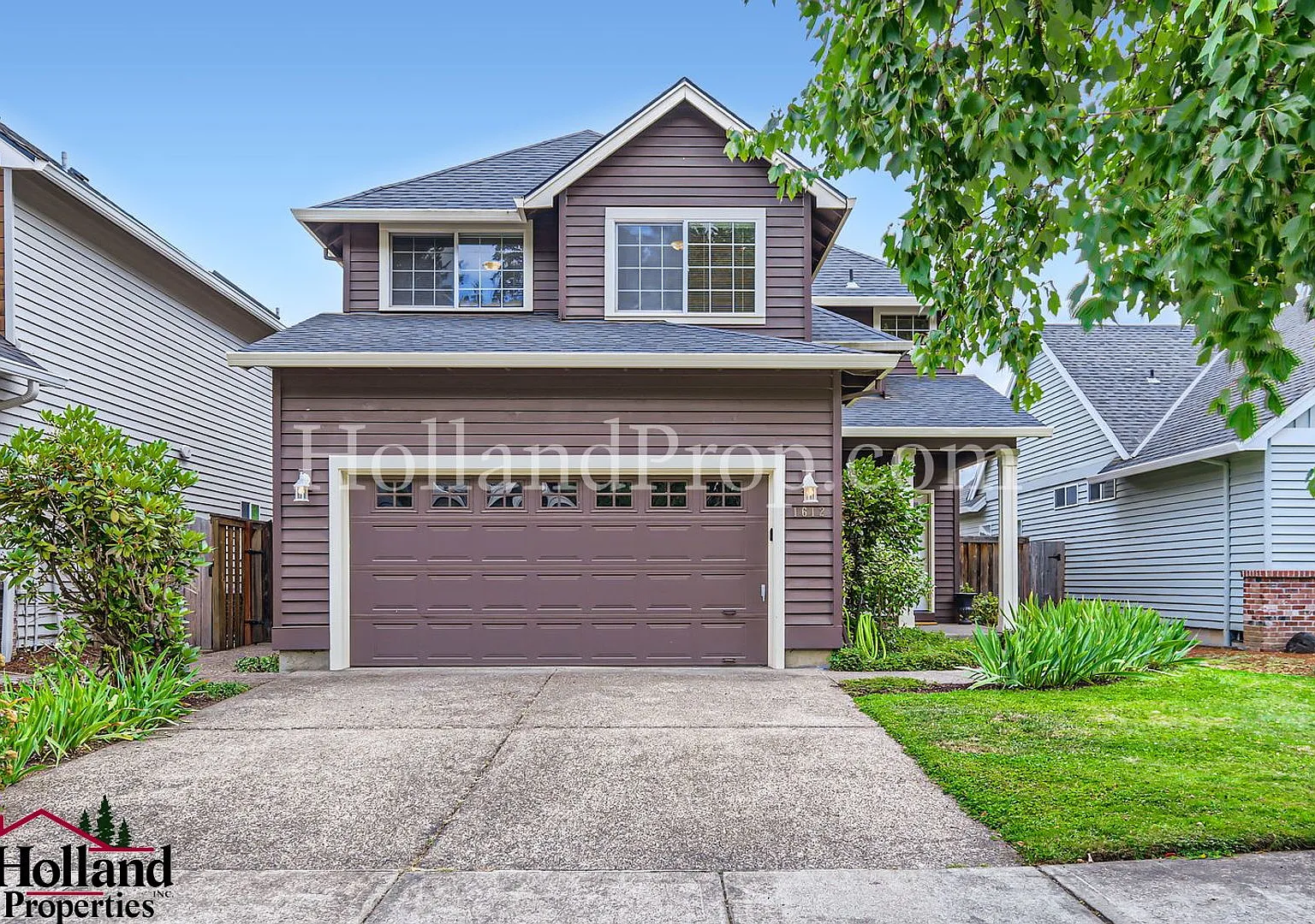 **Coming Soon** Beautiful Hillsboro Home With Spacious Garage And Fenced Yard! — Photo 1